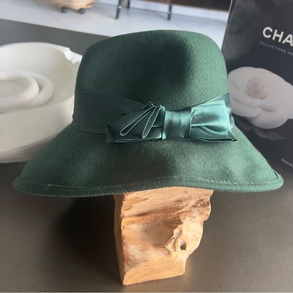 Elegant Green 100% Wool Hat with Satin Ribbon Made in Italy - Picture 7 of 7
